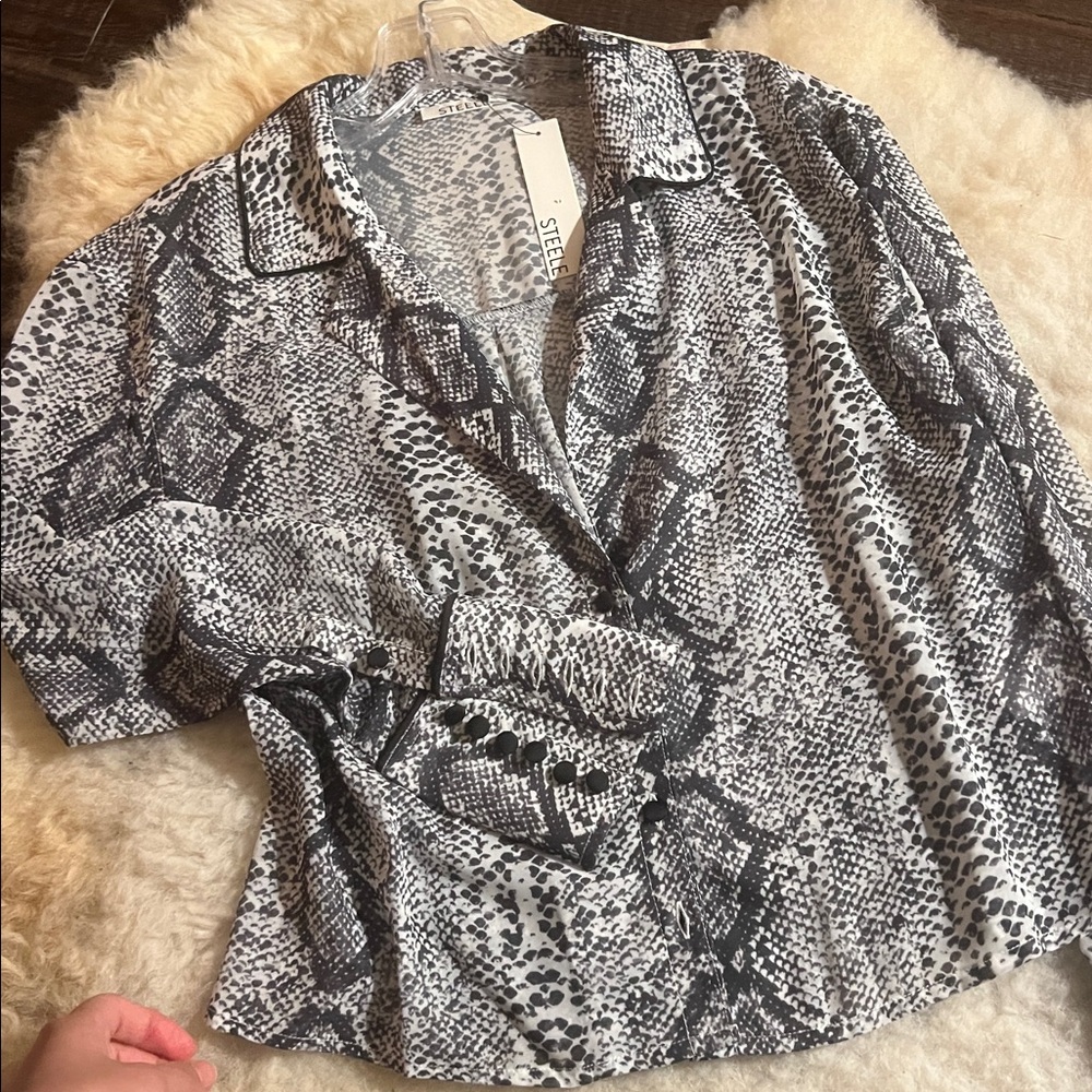 NWT STEELE snakeskin top✨